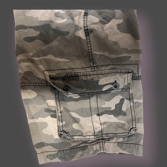 Airwalk Men’s Camouflage Sporty Knee Length Shorts Lots of Pockets Size 30 - Picture 3 of 16